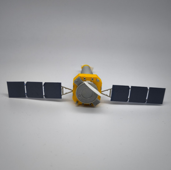Сборная модель космического телескопа «Chandra X-Ray Observatory»