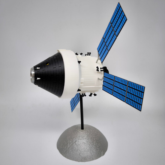 Сборная модель космического корабля «Orion»