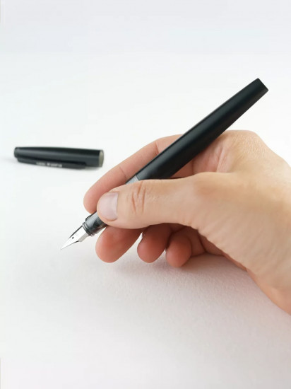 Ручка перьевая с черной тушью