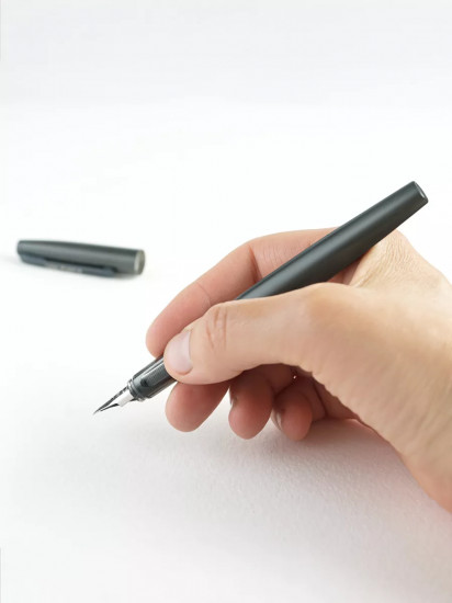 Ручка перьевая с черной тушью