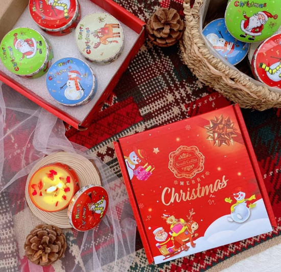 Набор аромасвечей в праздничных баночках