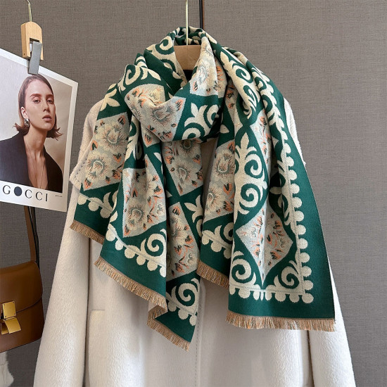 Палантин в национальном стиле