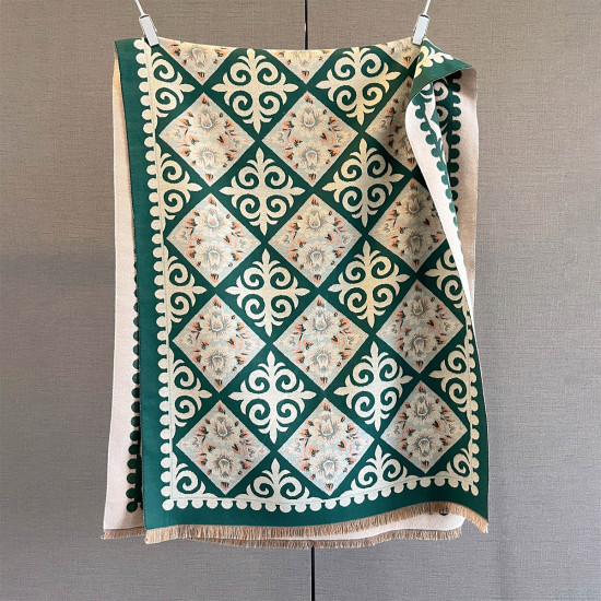 Палантин в национальном стиле