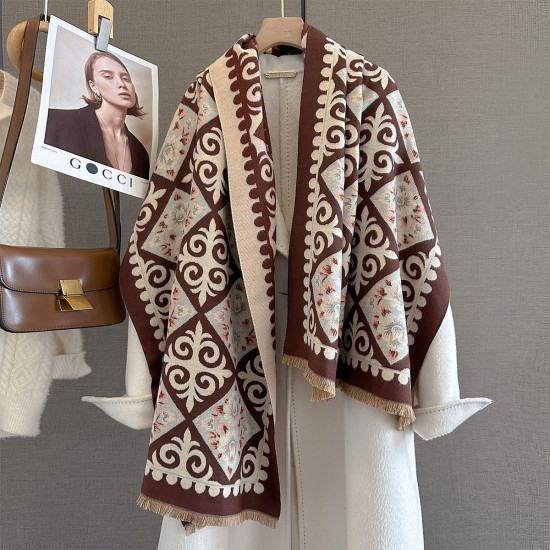 Палантин в национальном стиле