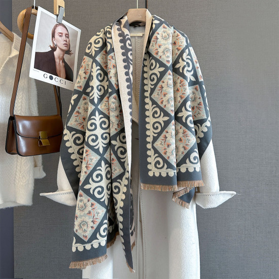 Палантин в национальном стиле