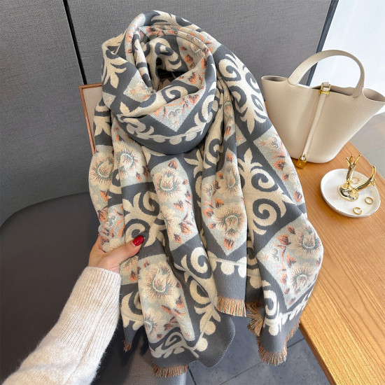 Палантин в национальном стиле