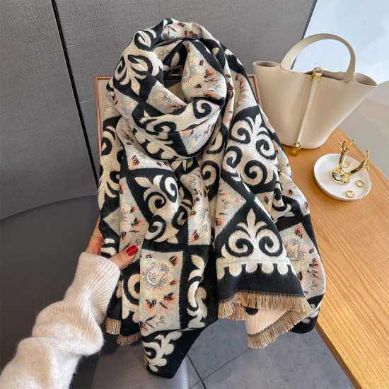 Палантин в национальном стиле