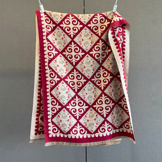 Палантин в национальном стиле