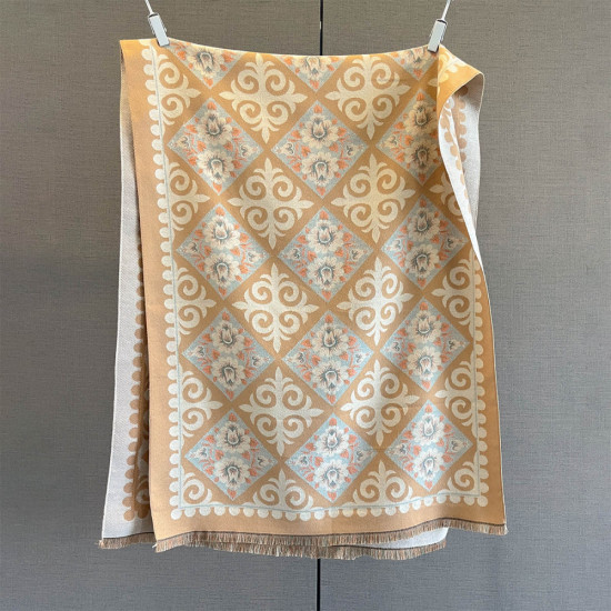 Палантин в национальном стиле