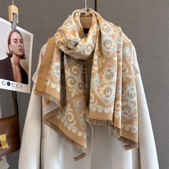 Палантин в национальном стиле