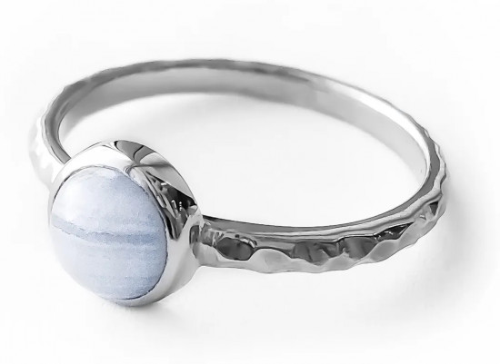 Кольцо из серебра с лавандовым агатом