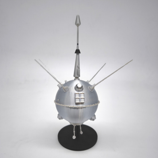 Сборная модель космического аппарата «Луна-2»