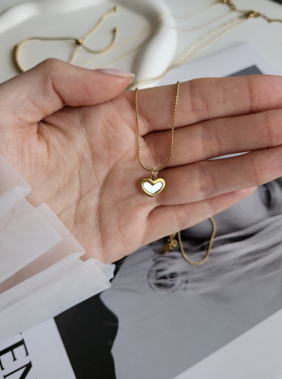 Колье с подвеской женское