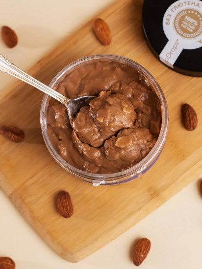 Паста шоколадно-ореховая с лепестками миндаля «Shoko Milk Almond»