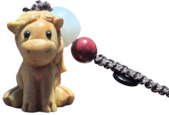 Брелок-талисман «Деревянная лошадка с иероглифом удачи» - Фото 1