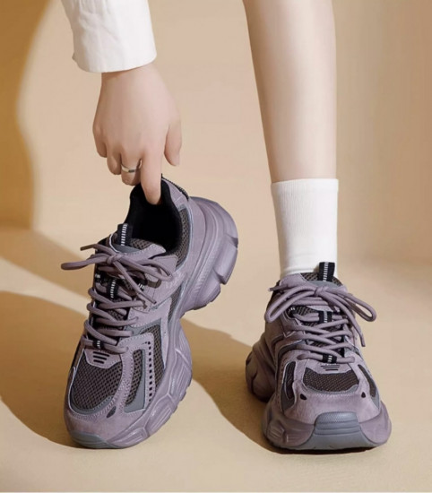 Кроссовки женские