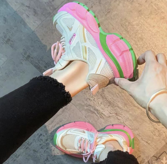 Кроссовки женские