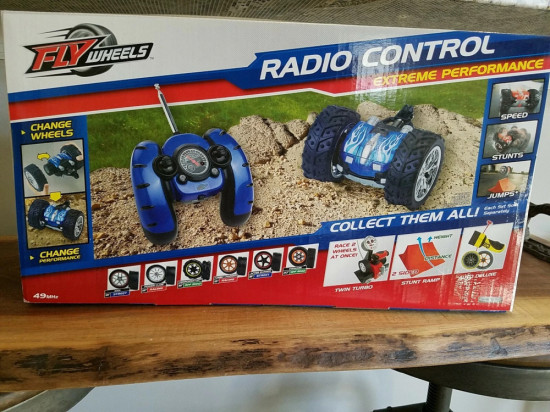 Радиоуправляемая машина «Экстремальные трюки»