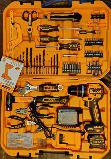 Набор аккумуляторного шуруповерта и ручного инструмента