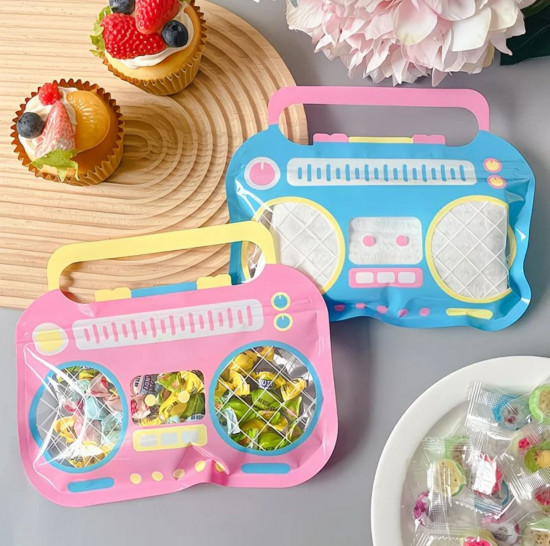 Пакет подарочный «Магнитофон»