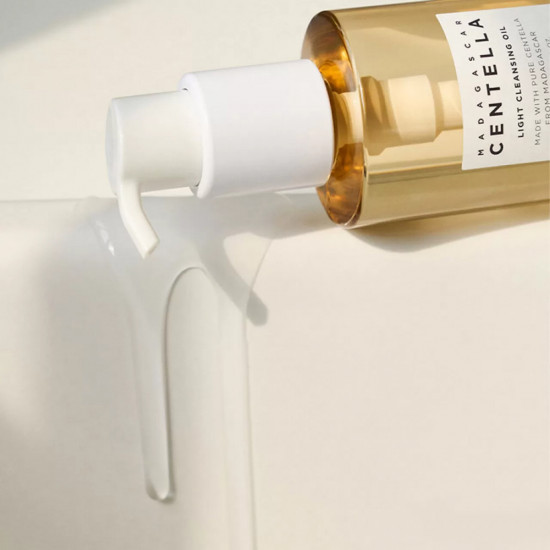 Успокаивающее гидрофильное масло с центеллой «Light Cleansing Oil»