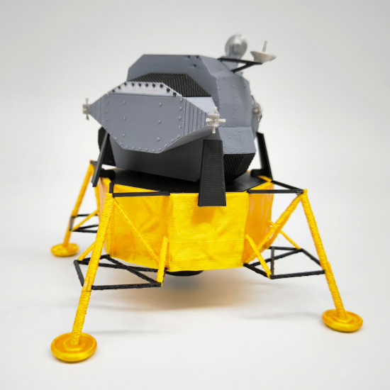 Apollo Lunar Module. Сборная модель космического корабля Аполлон