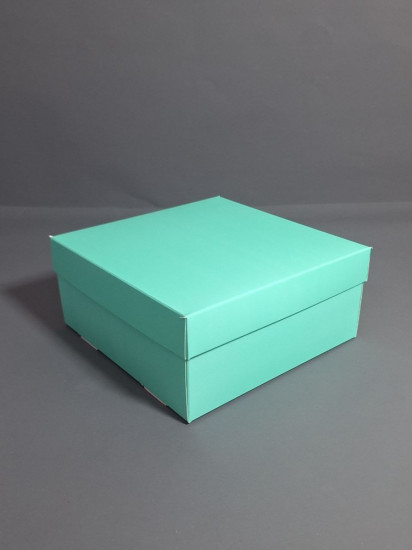 Набор коробок с календарем и лентой