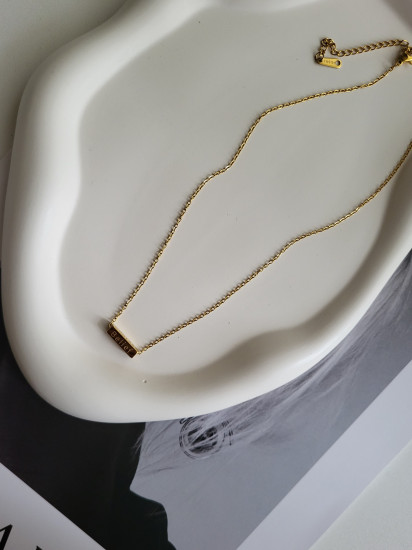 Колье с кулоном женское