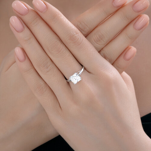 Кольцо из серебра с фианитами