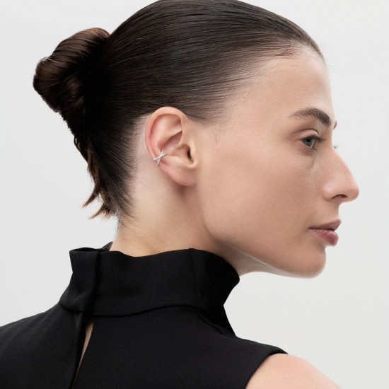 Серьга из серебра с фианитами