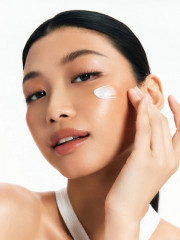 Солнцезащитный увлажняющий крем для лица с гиалуроновой кислотой SPF 50+ PA+++ «Zero-Cast Moisturizing Finish Sunscreen» - Фото 2