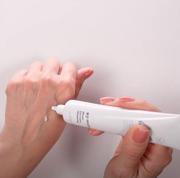 Осветляющий крем для кожи вокруг глаз «Whitening Bboyan Eye Cream»