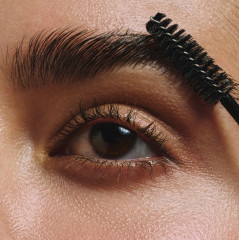 Гель для бровей для сильной фиксации «Strong Fix Brow Gel» - Фото 1