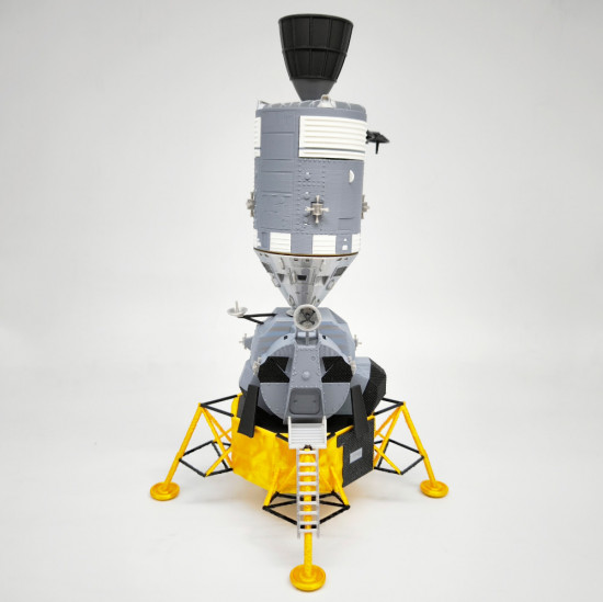 Сборная модель космического корабля «Apollo 11»
