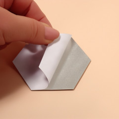 Зеркало настенное на клеевой основе «Соты» - Фото 3