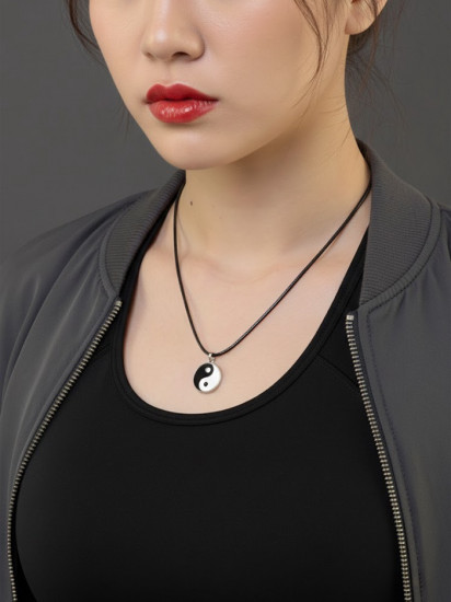 Кулон на шнурке «Инь-ян»