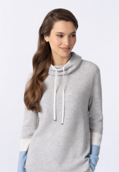 Свитер женский