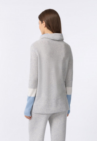 Свитер женский