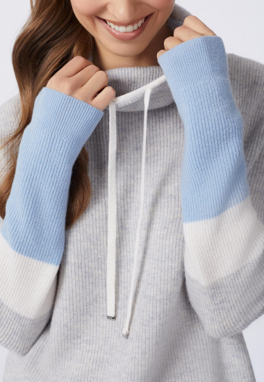 Свитер женский