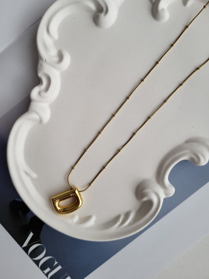 Колье с подвеской-буквой «D»