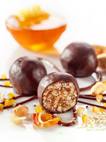 Мягкий грильяж с арахисом, семенами кунжута и подсолнечника, цукатами апельсина и медом «Медофеты»