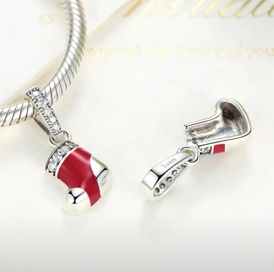 Шарм-подвеска из серебра с фианитами «Рождественский носок»