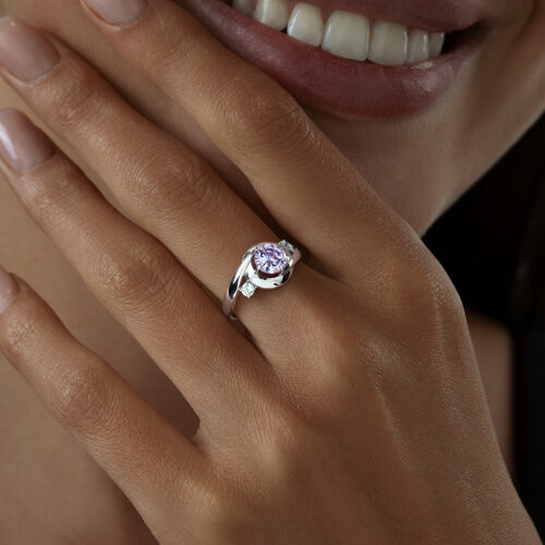 Кольцо из серебра с фианитами