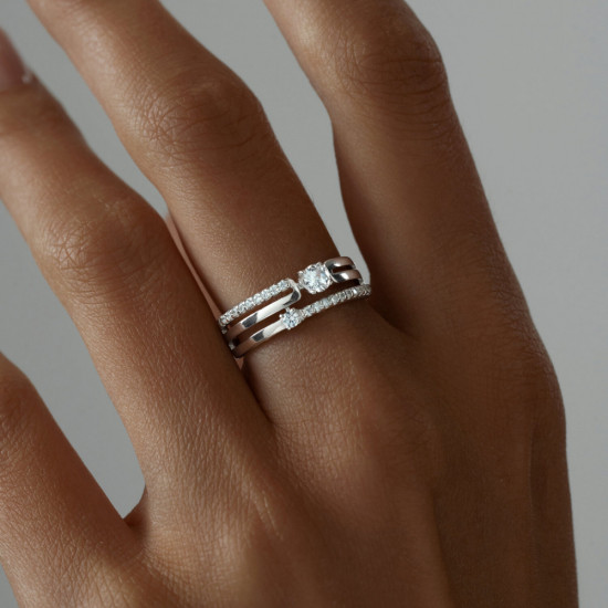 Кольцо из серебра с фианитами