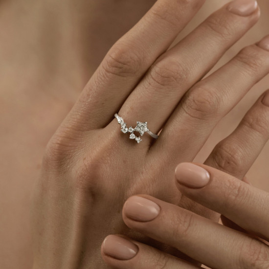 Кольцо из серебра с фианитами