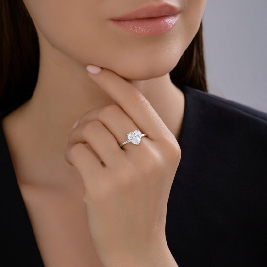 Кольцо из серебра с фианитом