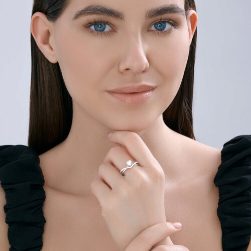 Кольцо из серебра с фианитами