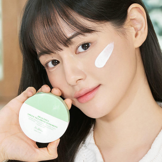 Солнцезащитный крем «Green Tea Fresh Sunscreen SPF50+ PA++++»