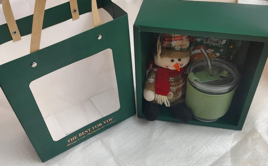 Новогодний подарочный бокс