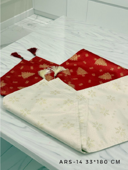 Дорожка на стол новогодняя